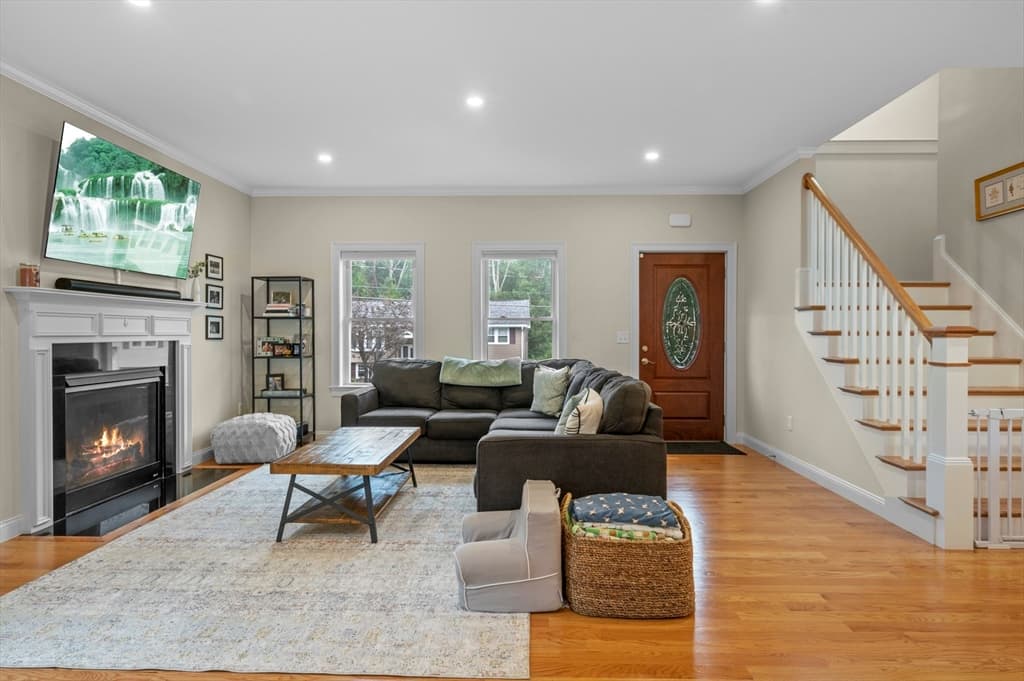 7 Douglas Avenue photo 3