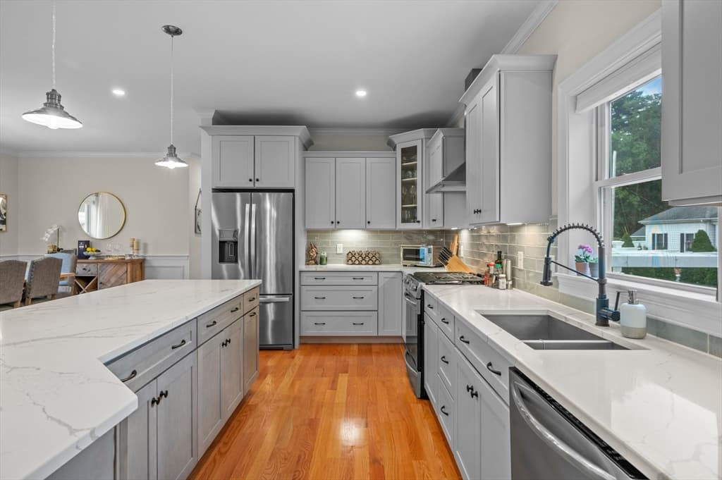 7 Douglas Avenue photo 5