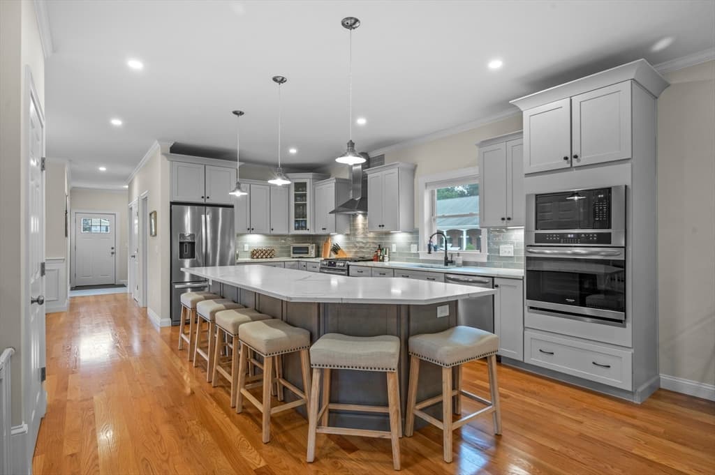 7 Douglas Avenue photo 4