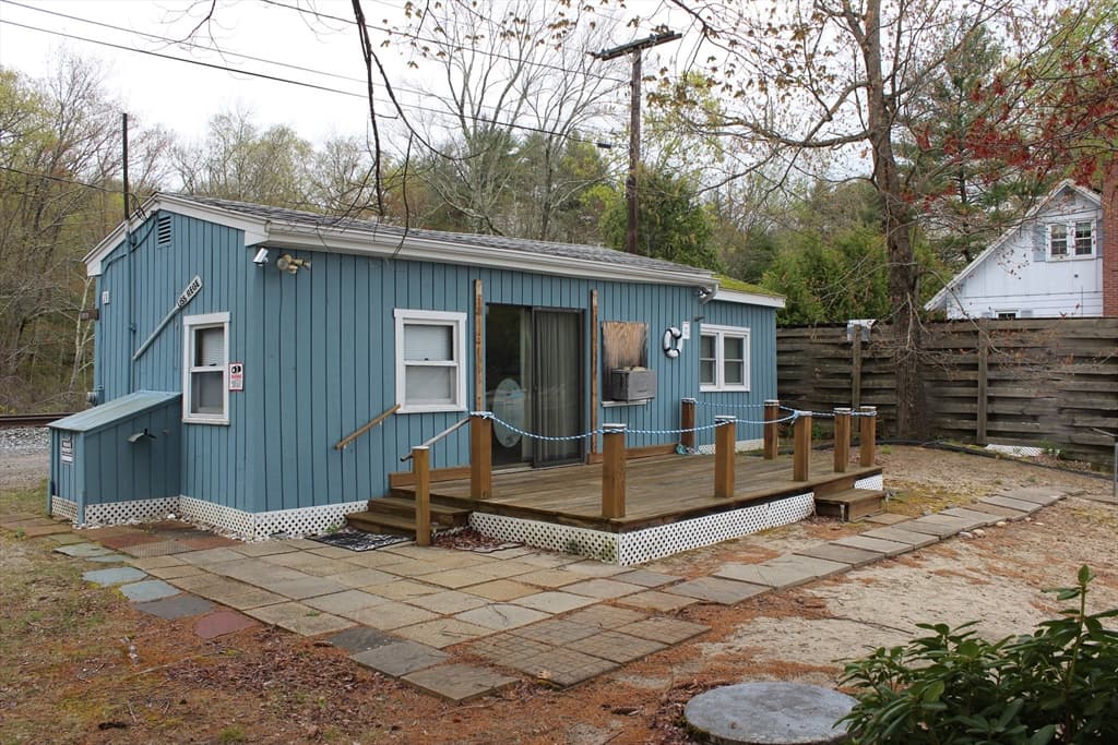 19 Lake Drive photo 2