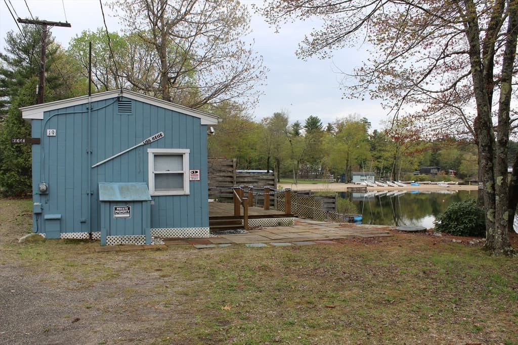 19 Lake Drive photo 3