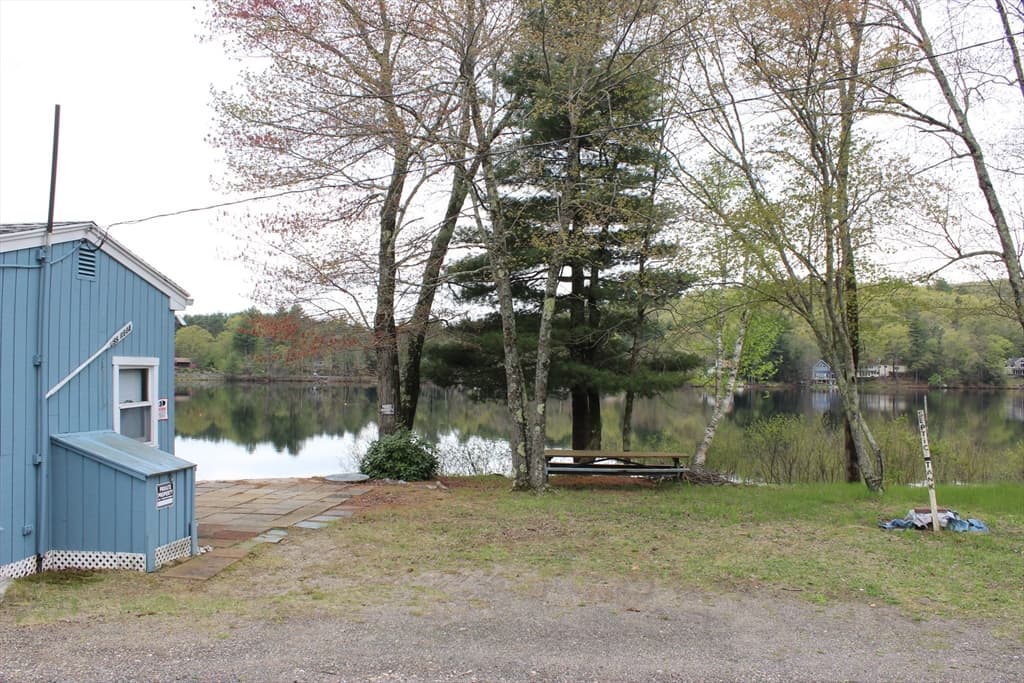19 Lake Drive photo 4