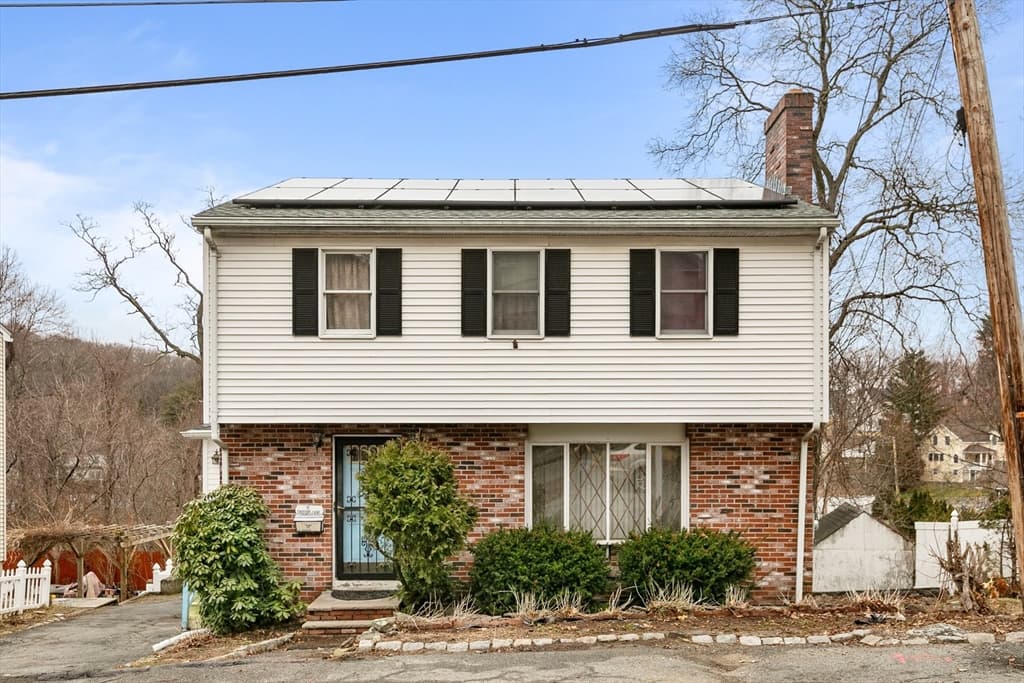 70 Crescent Ln