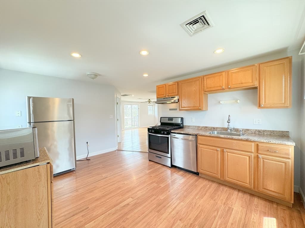 139 Shore Dr #2 photo 2