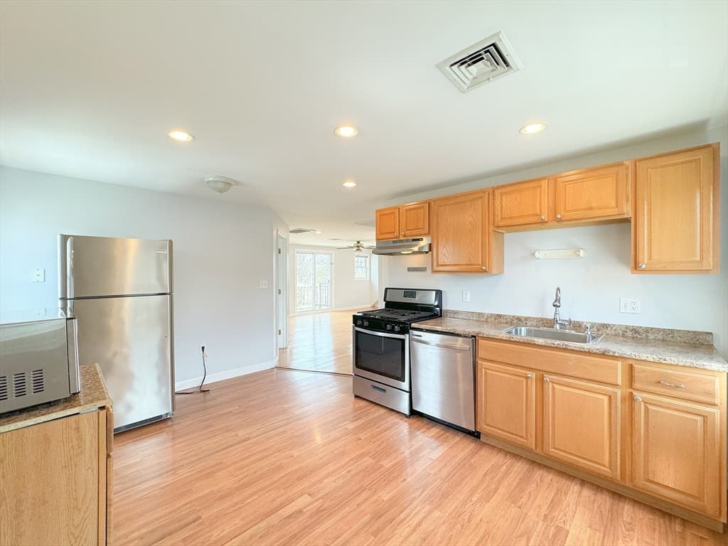 139 Shore Dr #2 photo 3