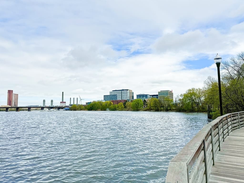 139 Shore Dr #2