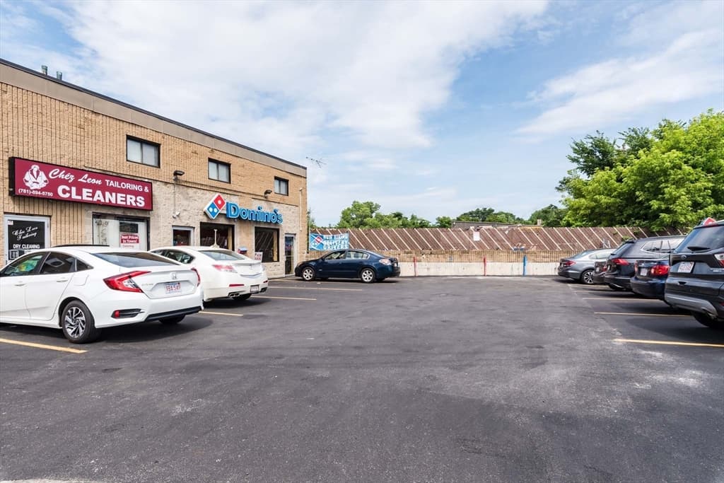 205 Lexington Street photo 2