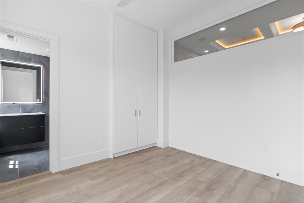 1578-1580 Beacon St #201 photo 5