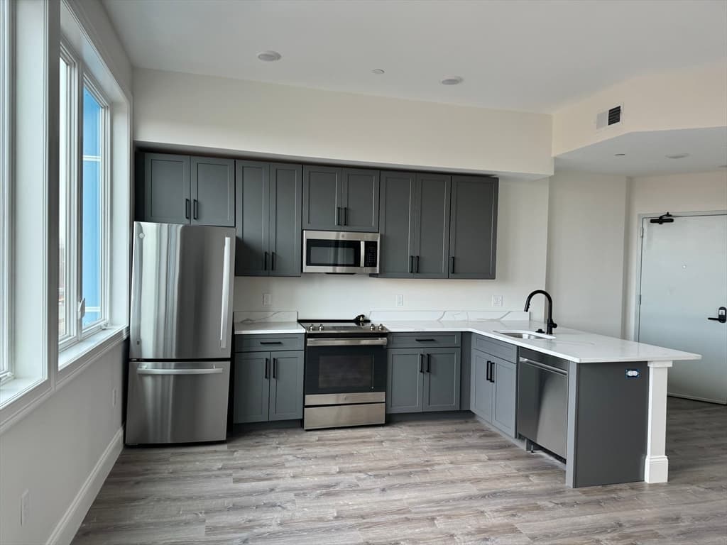 74 Mt Vernon St #401 photo 3