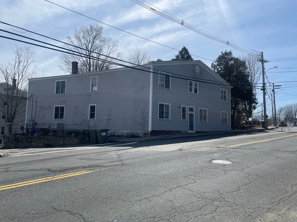 286 N Main St photo 2