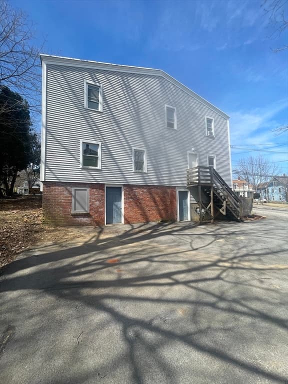 286 N Main St photo 5