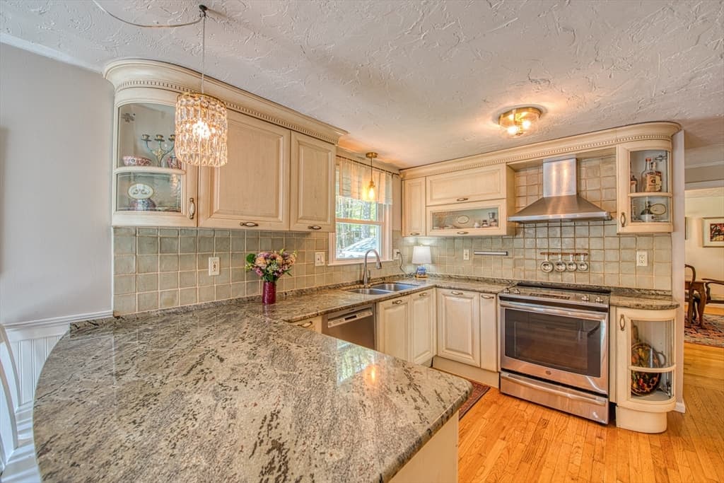 109 Oak Hill Drive photo 4