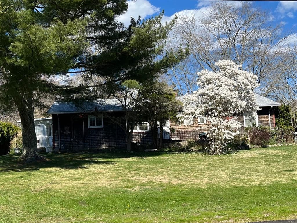 27 Terry Dr photo 3