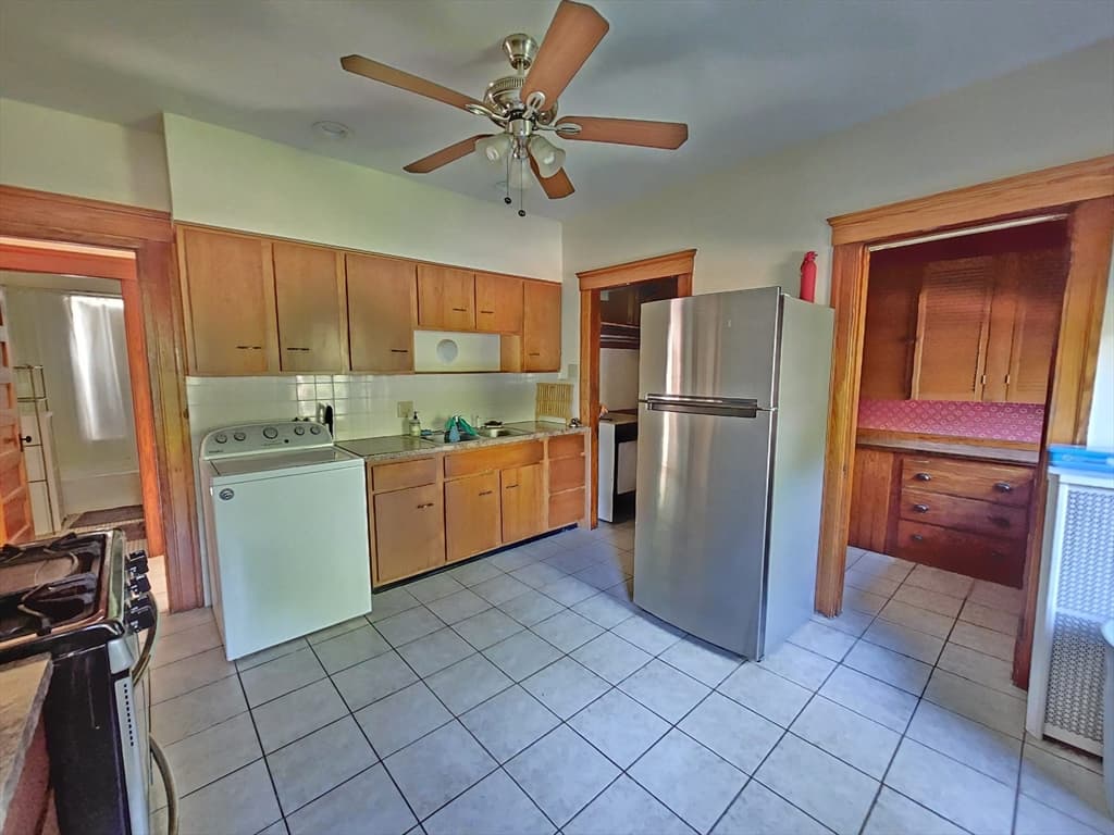1053 Pleasant St #2 photo 3