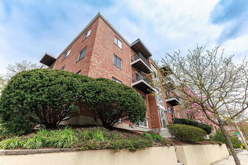 39 Englewood Ave #3