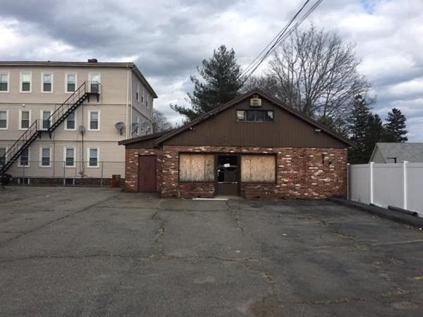 703 North Main St photo 2