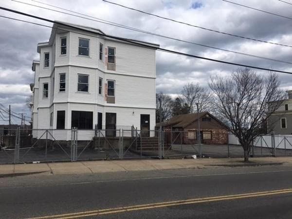 703 North Main St photo 4