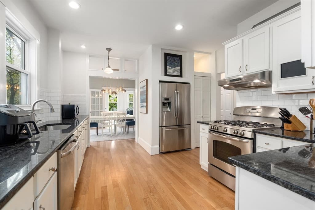 19 Eliot Crescent #1