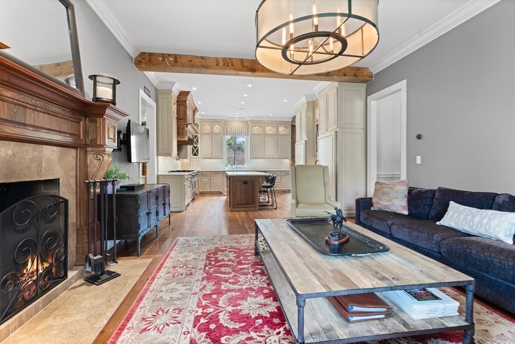 21 Bemis St photo 5