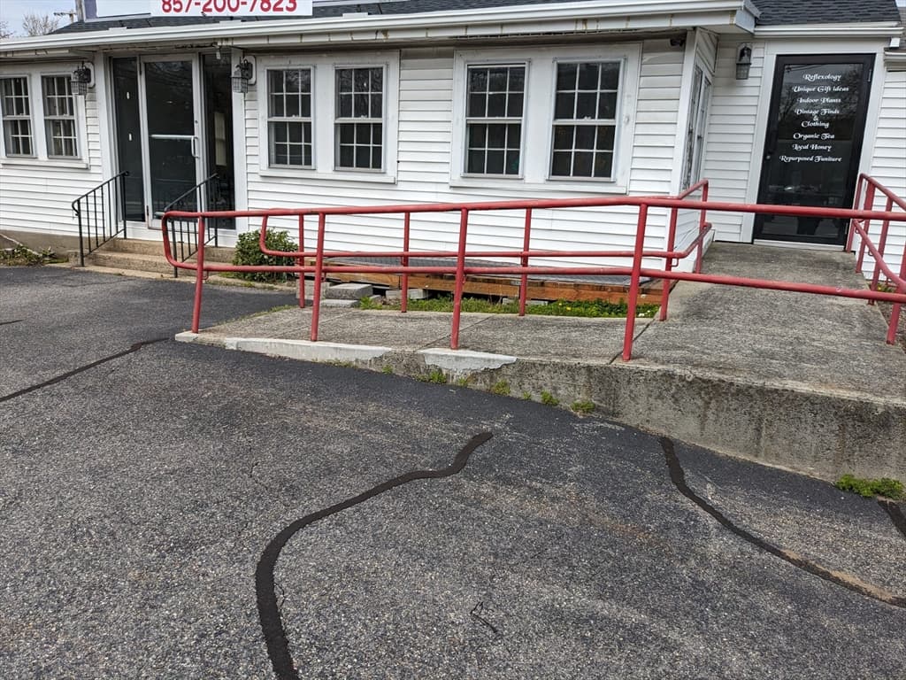 626 Bedford St photo 3
