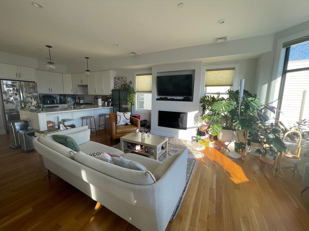 36 Hall St #3 photo 4