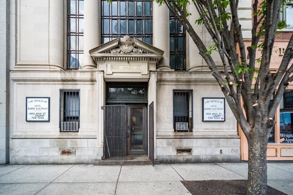 1665 Main St