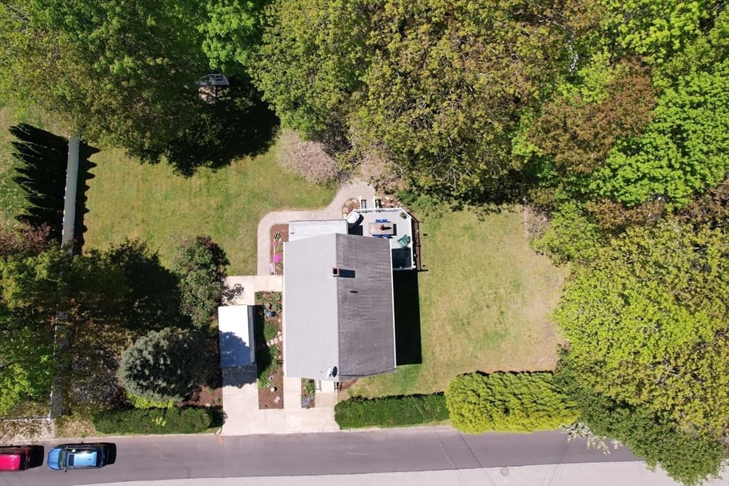 47 Davis Ave photo 3