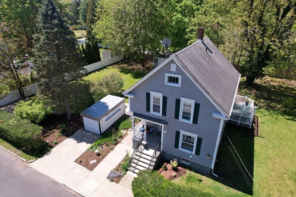 47 Davis Ave photo 5