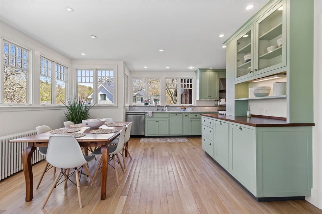 515 Beacon St. photo 2
