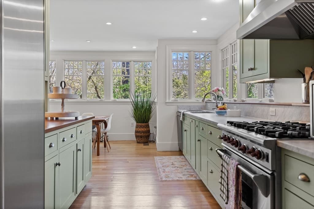 515 Beacon St. photo 5