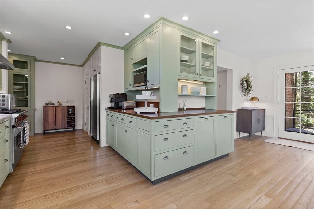 515 Beacon St. photo 4