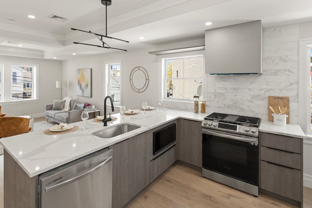 8 Linden St #8