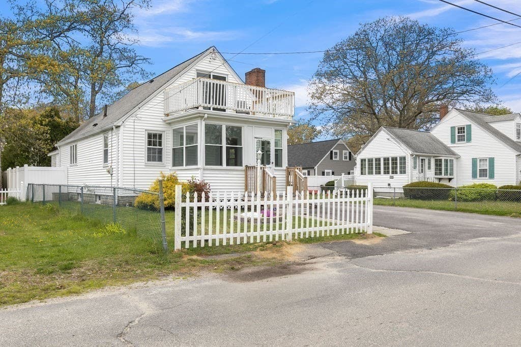 19 Bayview St