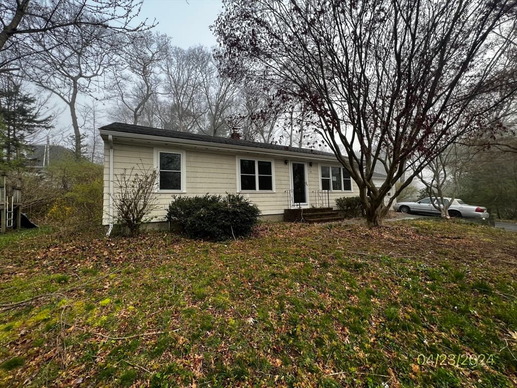 10 Blackinton Dr photo 2