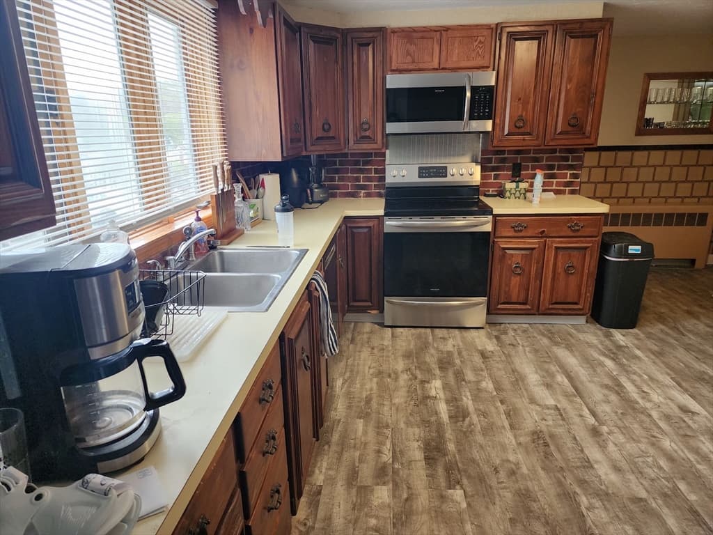 586 Franklin St #1 photo 2