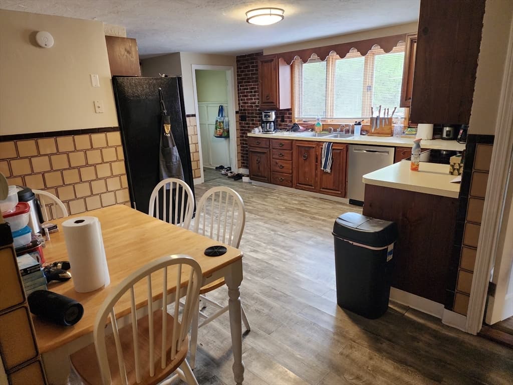 586 Franklin St #1 photo 3