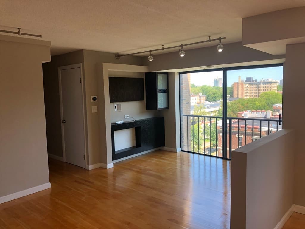 1243 Beacon St #7C photo 2