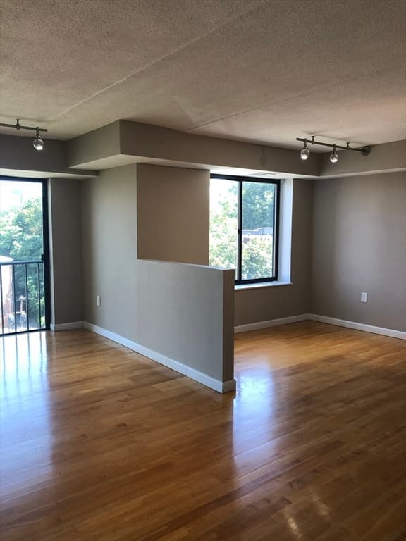 1243 Beacon St #7C photo 3