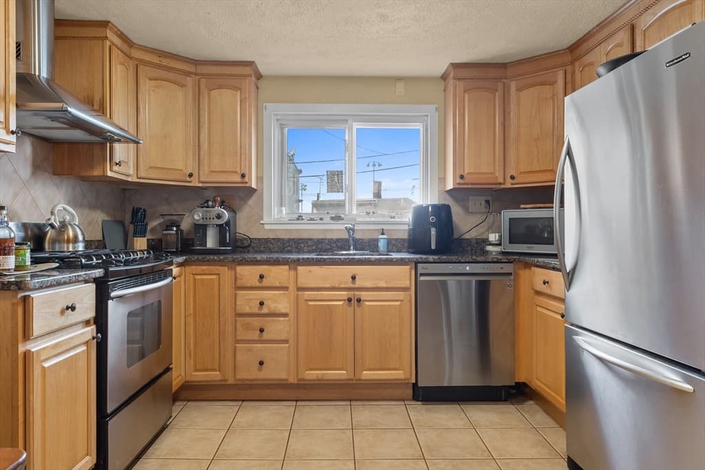 288 Lexington Street photo 2