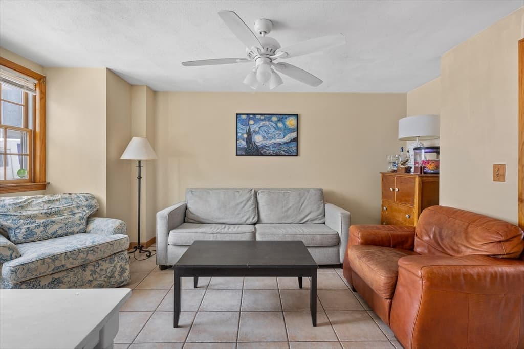 288 Lexington Street photo 3