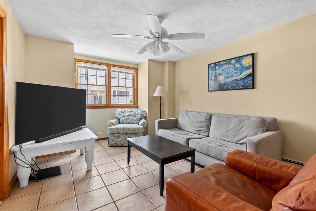 288 Lexington Street photo 5