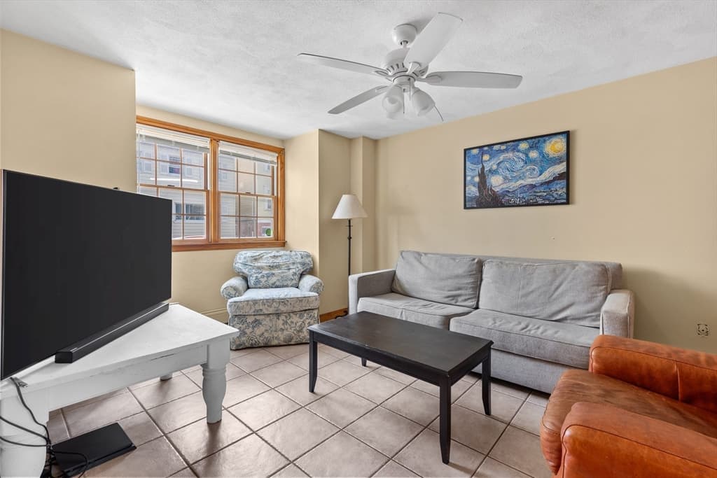 288 Lexington Street photo 4