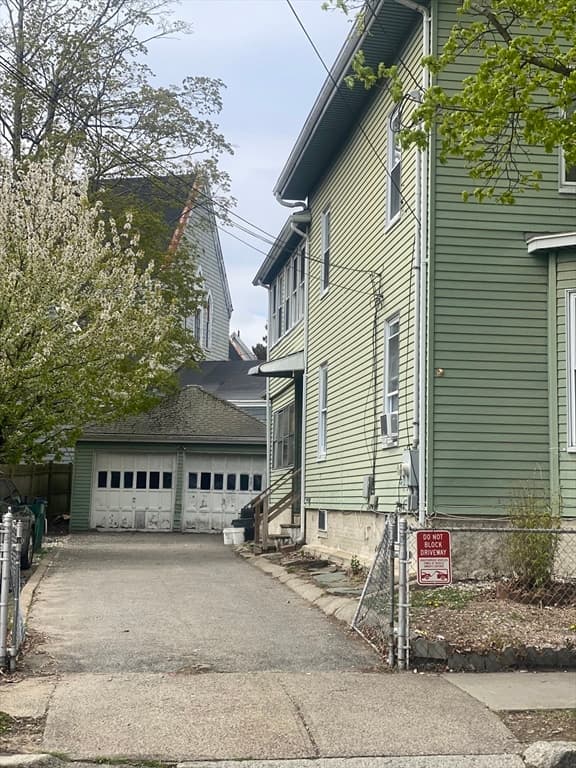 22 Whiting St photo 3