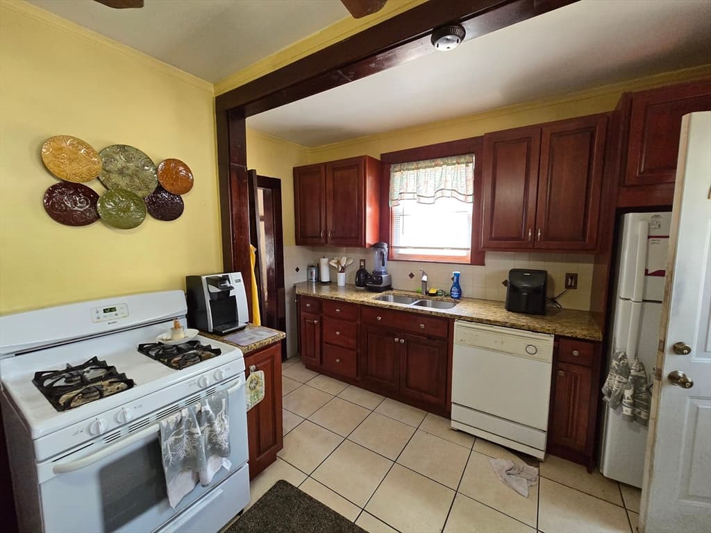 34 Lovers Leap Ave photo 2