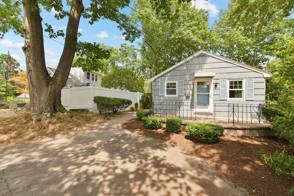 10 Westchester Circle photo 2