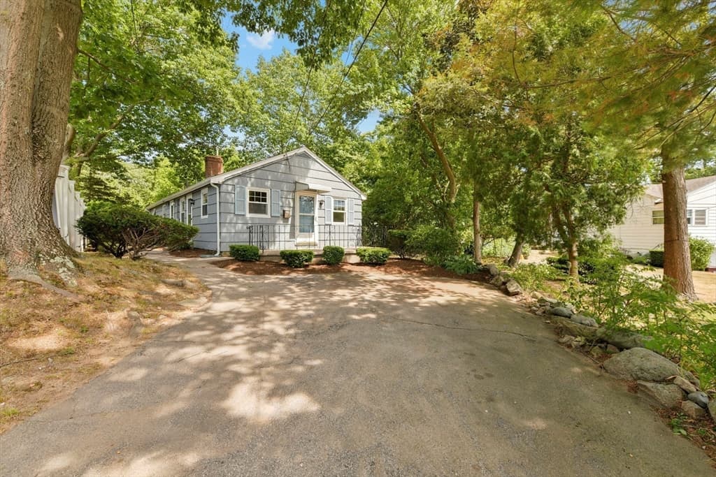 10 Westchester Circle photo 3