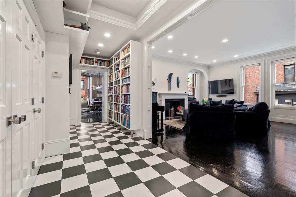 17 Gloucester Street #5
