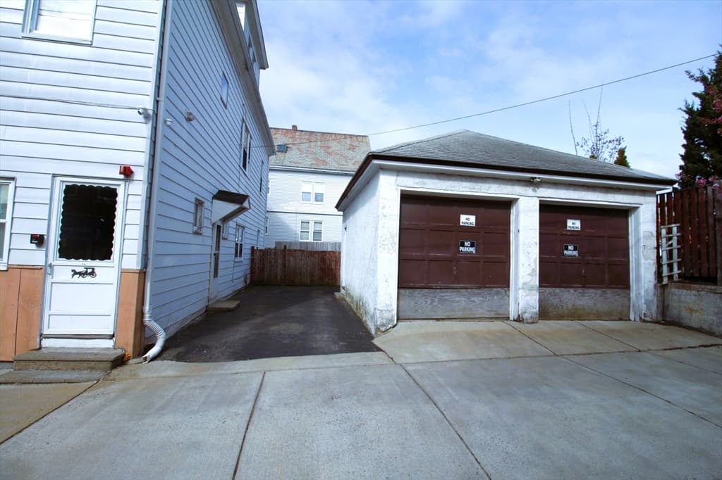 17 Dow St photo 2