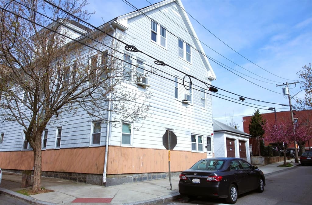 17 Dow St photo 3