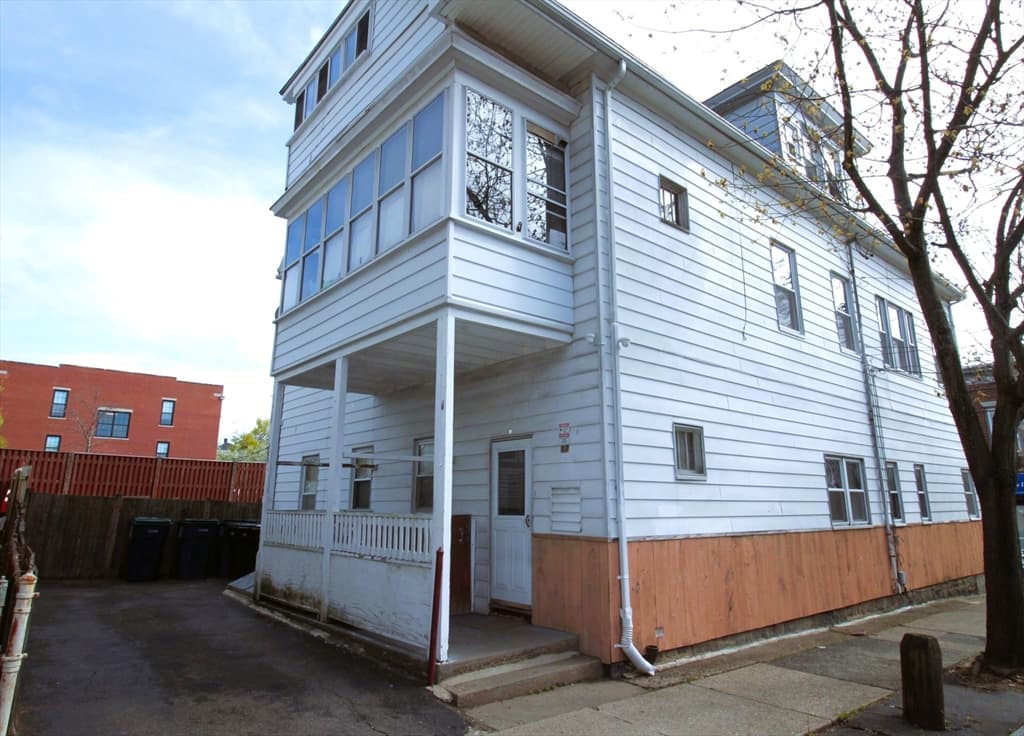 17 Dow St photo 4